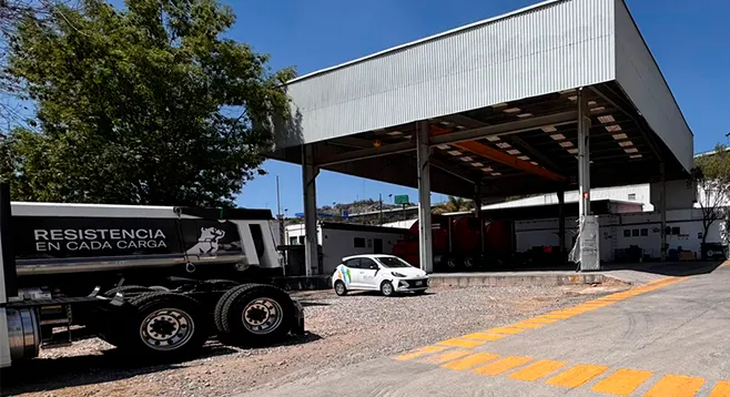 Fachada Sucursal Mack Trucks Estado de México