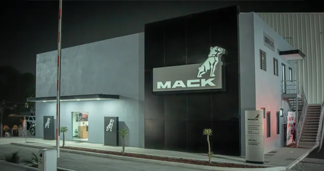 Fachada Sucursal Mack Trucks Monterrey